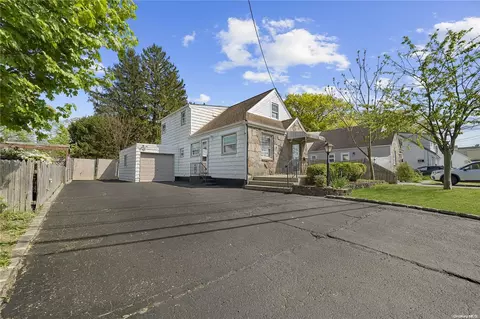 435 Hempstead Gardens Dr, West Hempstead, NY 11552