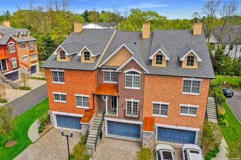 18 The Preserve #18, Woodbury, NY 11797