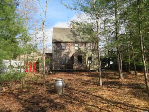 33 Swamp Rd, East Hampton, NY 11937