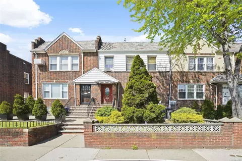 53-56 65 Pl, New York, NY 11378