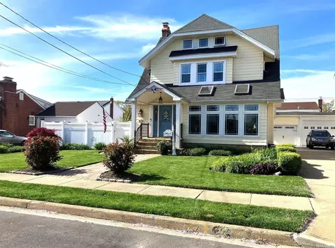 61 New York Ave, Massapequa, NY 11758