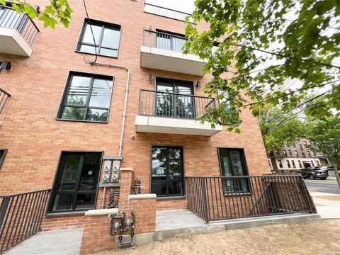 42-08 161st St, Flushing, NY 11358