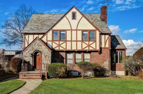 29 Oak Ave, Hempstead, NY 11550