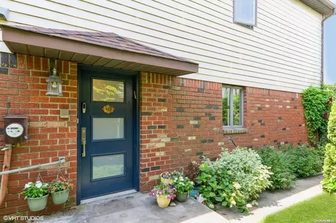 5-38 Seagirt Blvd, Far Rockaway, NY 11691
