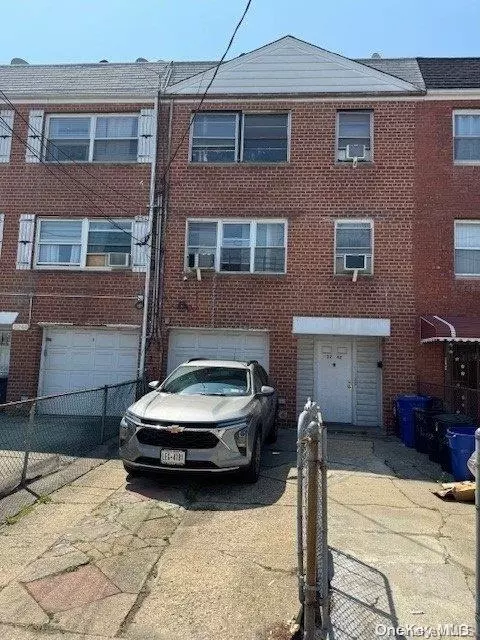 32-42 71st St, New York, NY 11370