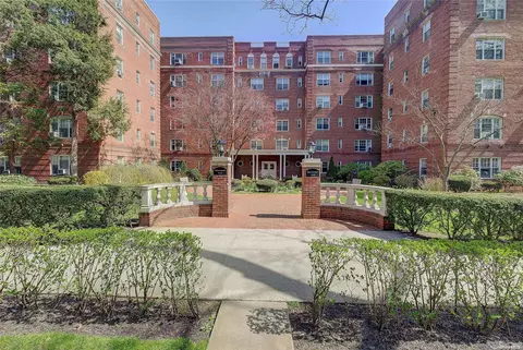 77-35 113th St #5B, Forest Hills, NY 11375