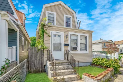 111 Jeanette Ave, Inwood, NY 11096