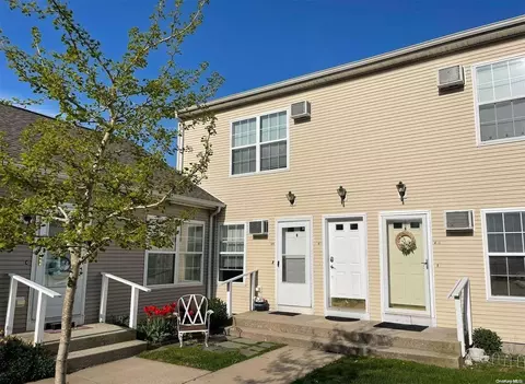 1000 9th St #J71, Greenport, NY 11944