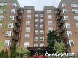 18-70 211th St #2H, New York, NY 11360
