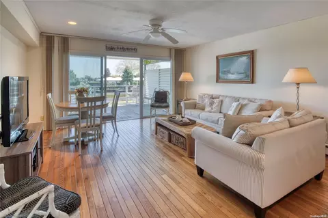35 Library Avenue Apt 4 I #4  I, Westhampton Beach, NY 11978