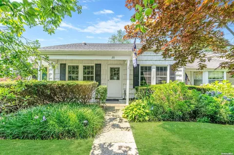 20 Freedom Ln #20, Coram, NY 11727