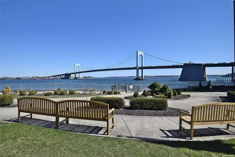 162-01 Powells Cove Blvd #2D, New York, NY 11357