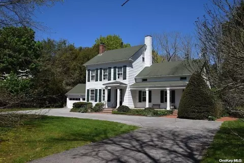 41 Old South Country Rd, Brookhaven, NY 11719