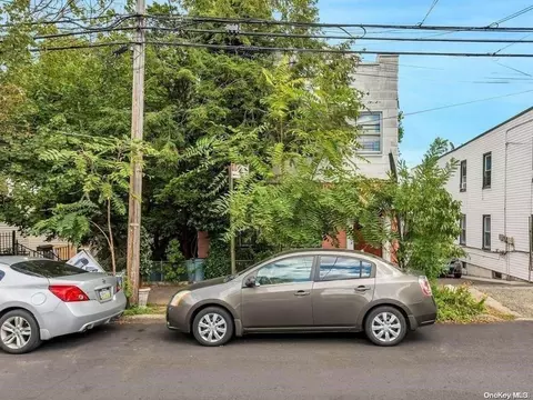 829 Pine St, Brooklyn, NY 11208