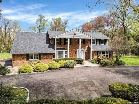 44 Woodland Dr, Oyster Bay, NY 11771