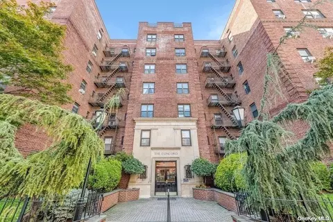 25-40 31st Ave #6D, Astoria, NY 11106