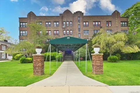 29 Woodmere Blvd #4B, Woodmere, NY 11598