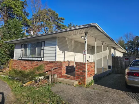46 Gordon Ave, West Babylon, NY 11704