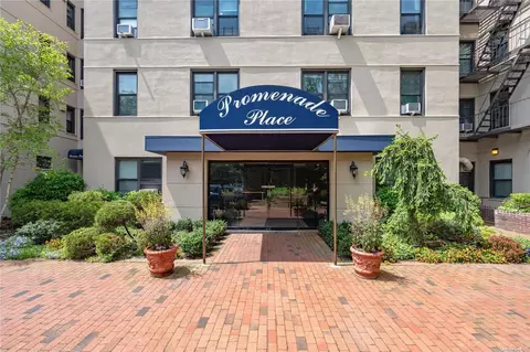11 Wooleys Ln #3E, North Hempstead, NY 11023