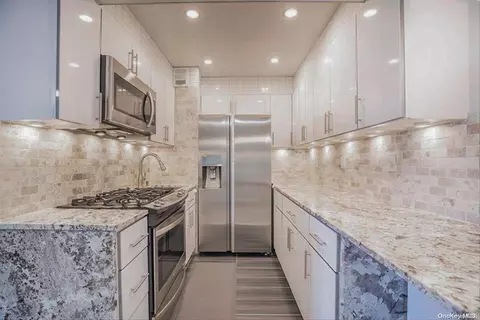 54-40 Little Neck Pkwy #6L, New York, NY 11362