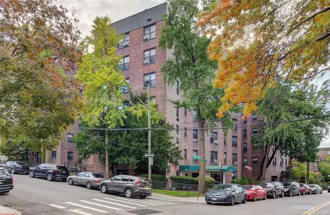 140-10 84 Dr #2G, New York, NY 11435