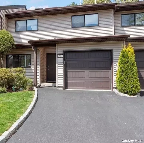 52 Northgate Cir #52, Melville, NY 11747