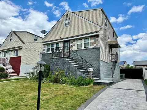 560 Beach 66th St, Arverne, NY 11692