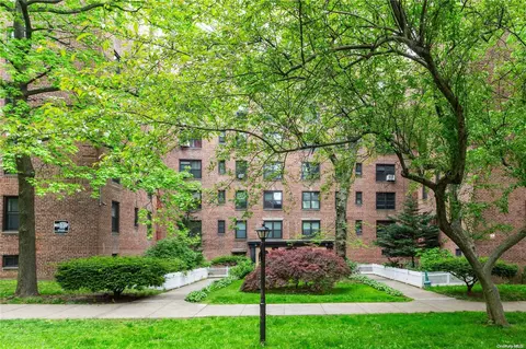 83-20 98 St #5N, Woodhaven, NY 11421
