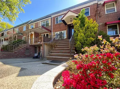 61-56 71st St, New York, NY 11379