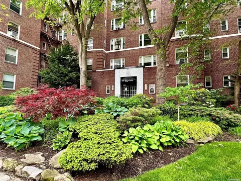 69-09 108th St #312, New York, NY 11375
