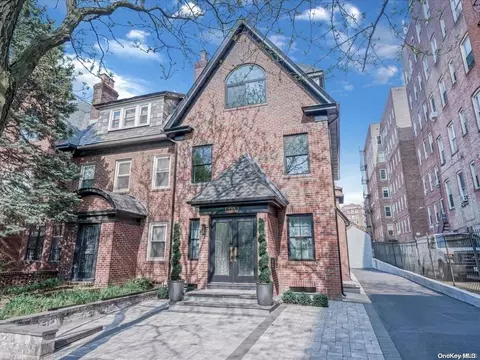 34-51 74th St, Jackson Heights, NY 11372