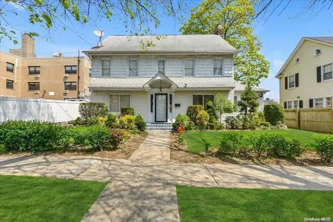 88-15 191st St, New York, NY 11423