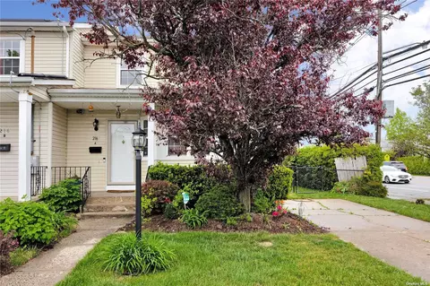 216 Swalm St #A, North Hempstead, NY 11590