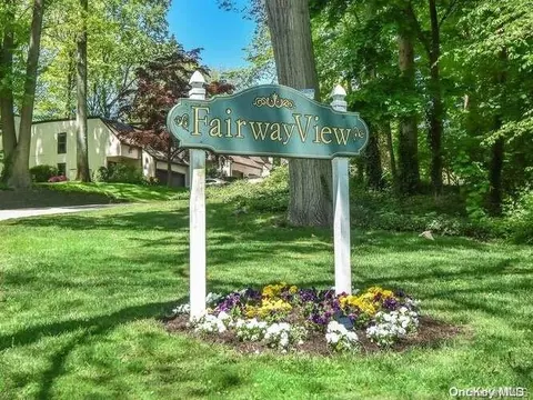20 N Cedar Ln #20, Glen Head, NY 11545