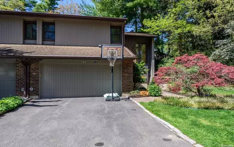 167 High Pond Dr #1, Jericho, NY 11753