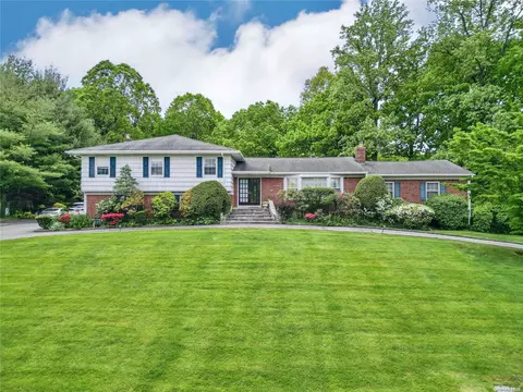 20 Lake Rd, North Hempstead, NY 11020