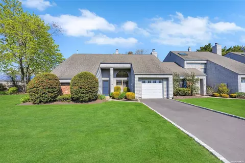 19 N Mcconnell Ave #19, Bayport, NY 11705