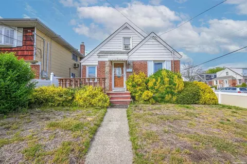 81 Rose Ave, Valley Stream, NY 11580