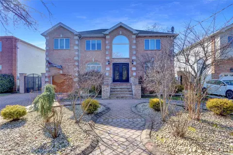 138 Finlay St, Staten Island, NY 10307