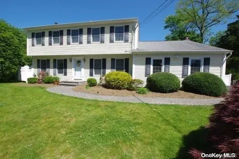 26 Hemlock Dr, Miller Place, NY 11764