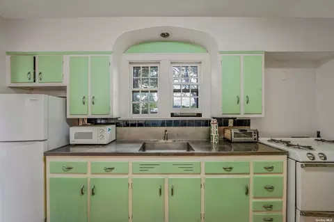 Kitchen - 60-14 60th Ave, New York, NY 11378 photo 1 of 3