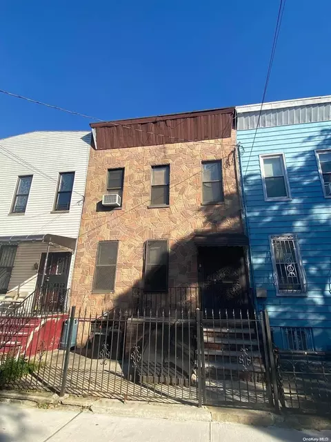 13 Pine St, Brooklyn, NY 11208