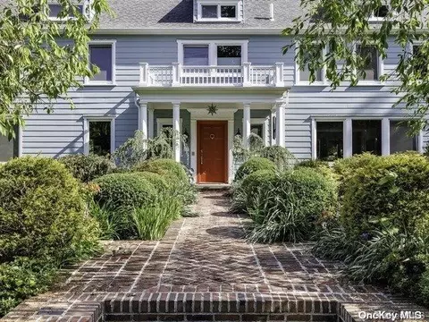963 Ripley Ln, Oyster Bay, NY 11771