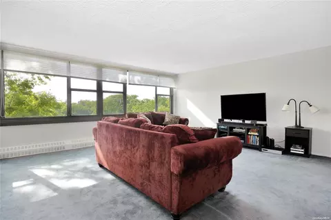 10-11 162 St #7C, Whitestone, NY 11357
