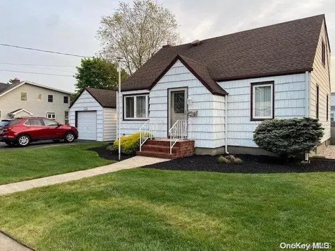 447 N Wellwood Ave, Lindenhurst, NY 11757