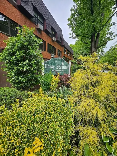 220-25 67th Ave #B, Oakland Gardens, NY 11364