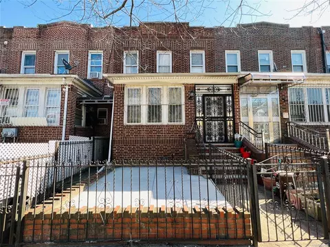 34-35 64th St, New York, NY 11377