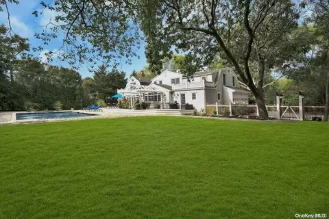11 Pheasant Ln, Calverton, NY 11933