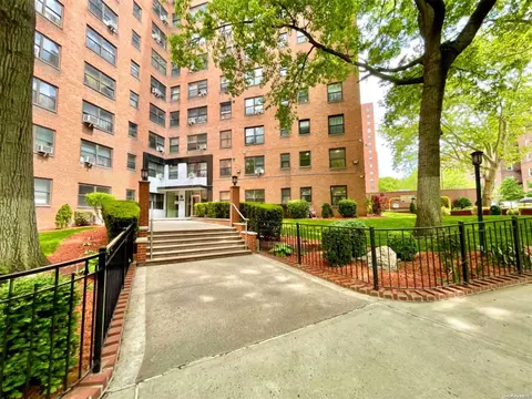 99-05 63rd Dr #9E, Rego Park, NY 11374