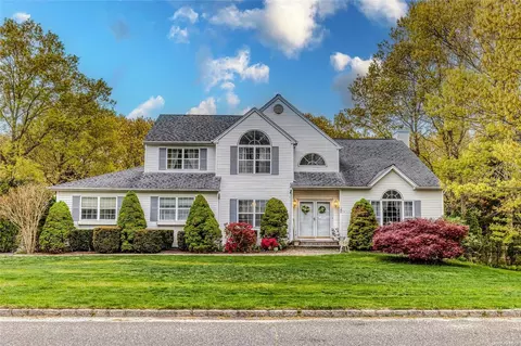 5 Kimberly, Manorville, NY 11949